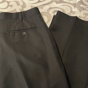 Izod Dress Pants Men's Size 36 x 30 Black Polyester Flat Front Pinstripe EUC